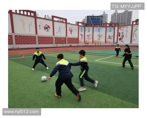 足球三件套学生：如何在校园中培养球星潜力与全面素养